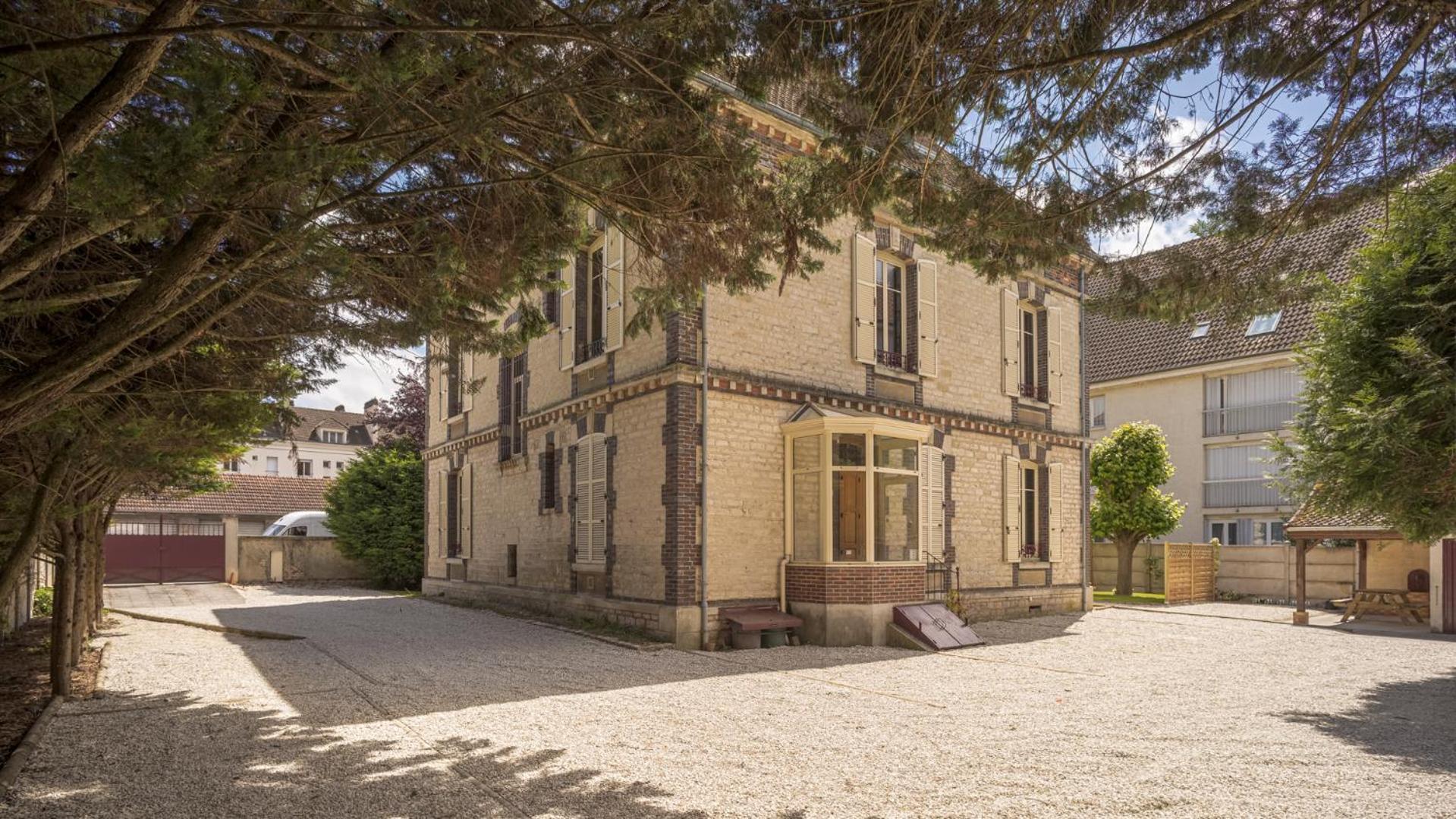 Bonappart 4 - Charme Napoleonien & Confort Troyes Exteriör bild
